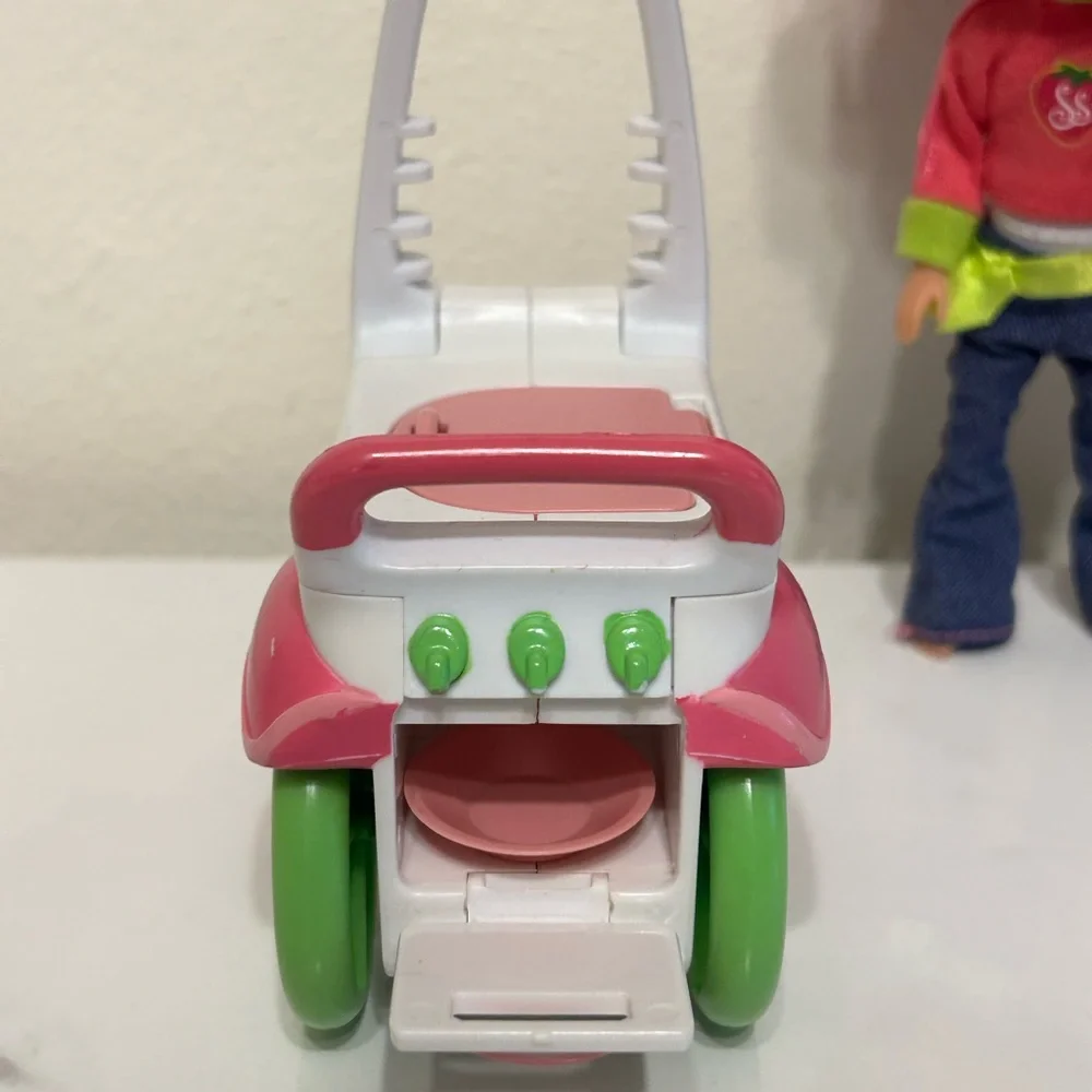 2008‎ Strawberry Shortcake Doll and Scooter by Playmates